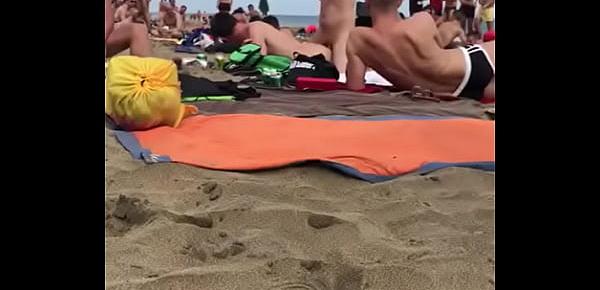  Foda na praia de nudismo gay